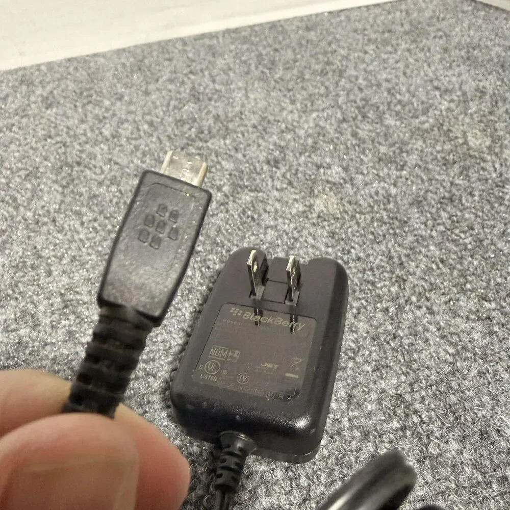 BlackBerry HDW-17995-001 Wall Charger Micro-USB 5V 700mA Power Adapter Black